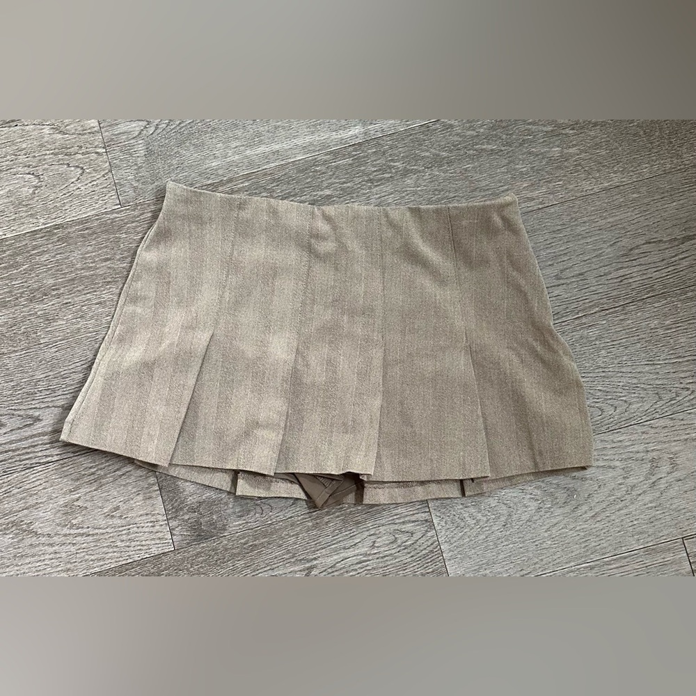 Abercrombie & Fitch NWOT Beige Mini Pleated Skort Size S